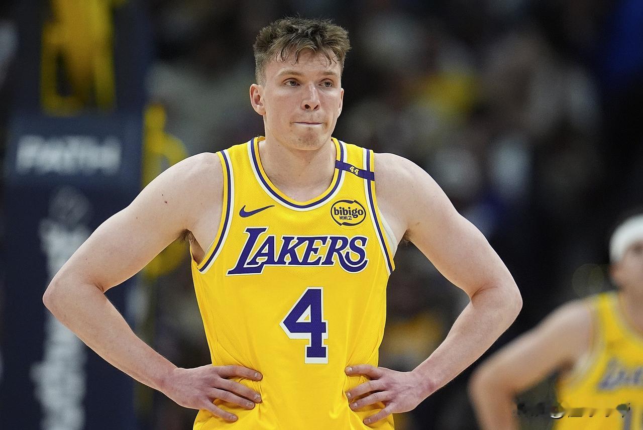 连布朗尼都不如，湖人后卫克内克特12投3中成为铁匠!

在今天湖人与独行侠的比赛