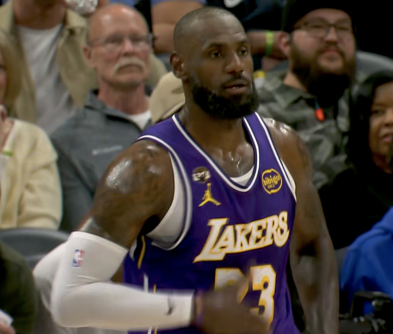 如何评价？今天的詹姆斯：17投9中 三分球1中0 罚球5中523分9篮板9助攻1