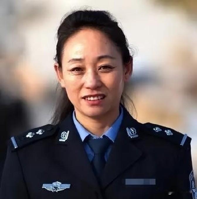 1998年，内蒙一女子自家商店被盗，女子通过足迹跟踪到盗贼，没想到女子竟然被破格