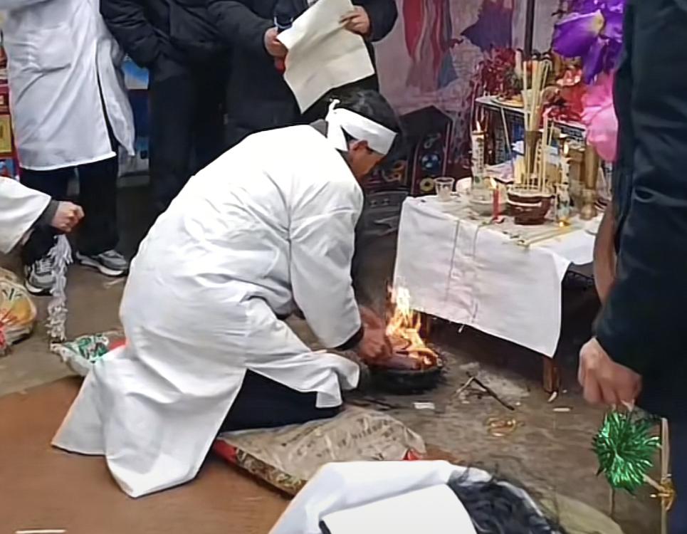 员工亲哥哥去世请假未获批，回家奔丧后被单位给辞退，这样的单位是真的没一点人性！