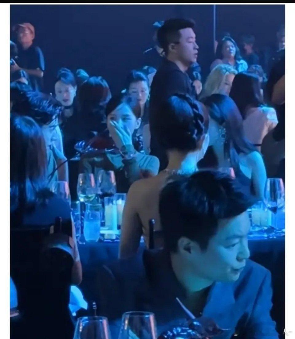 龚俊和刘诗诗在聊什么 ​​​