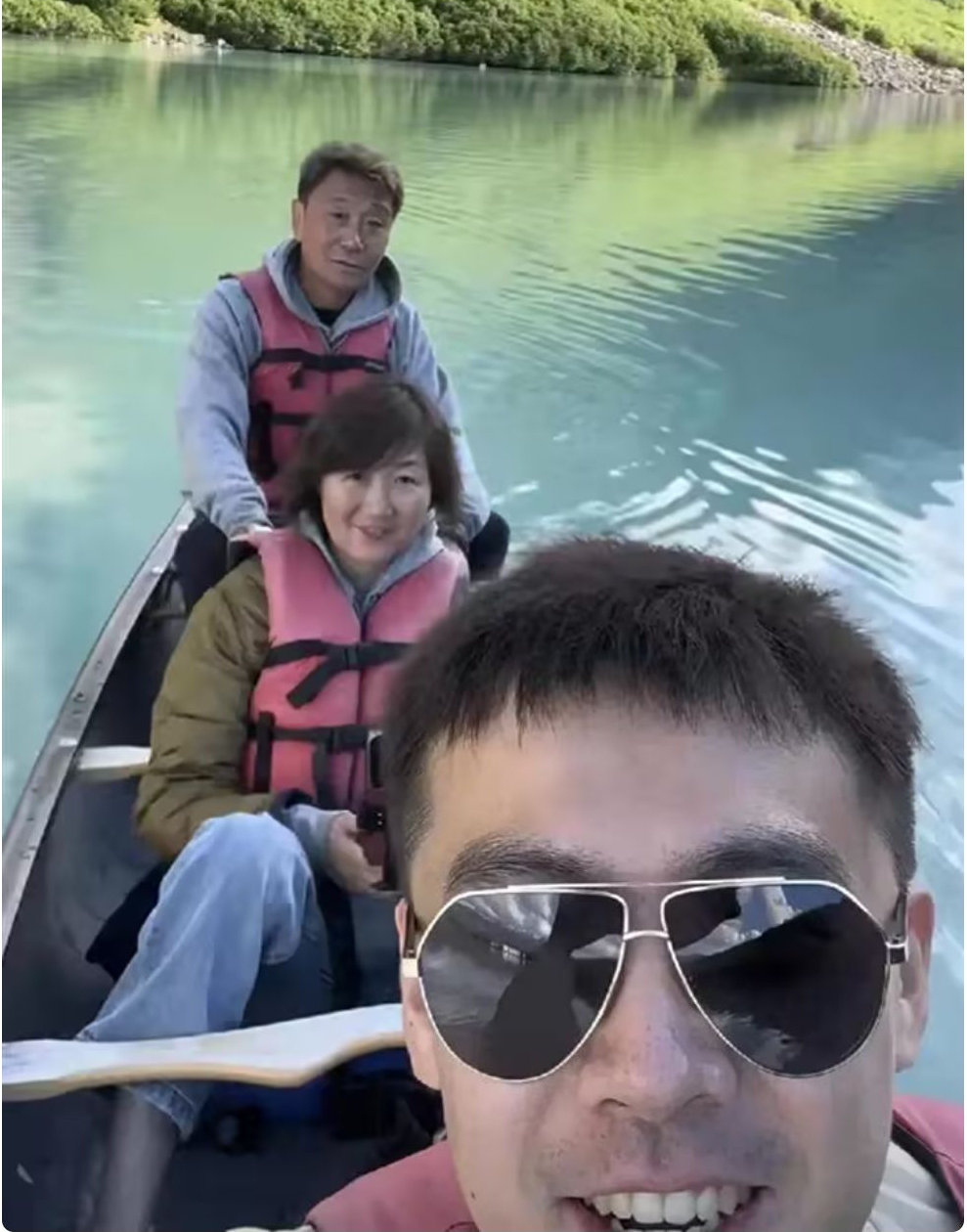高峰加拿大紧护妻子，当年情场浪子变贴身保镖，收心了就是不一样 