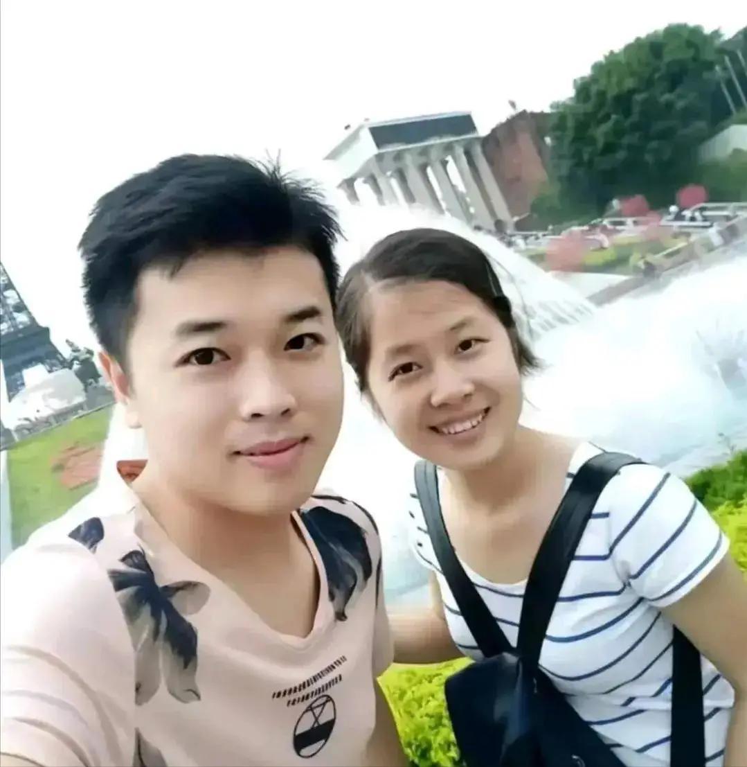 2015年，广西1小伙表白心爱女孩，女孩用手撩开头发露出蜈蚣状的疤痕说：“我活不