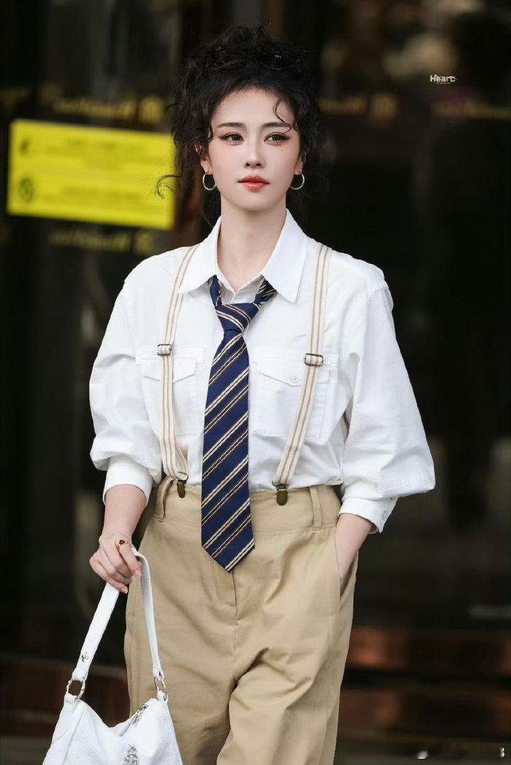 白鹿奔跑吧本次最后一次上班 今天上班的白鹿是英伦复古风