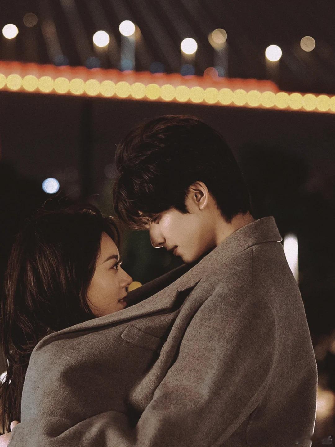 林屿森梦男 庄序辱追 宋威龙的林屿森氛围感封神！金丝眼镜配黑衬衣战损感拉满，骨子