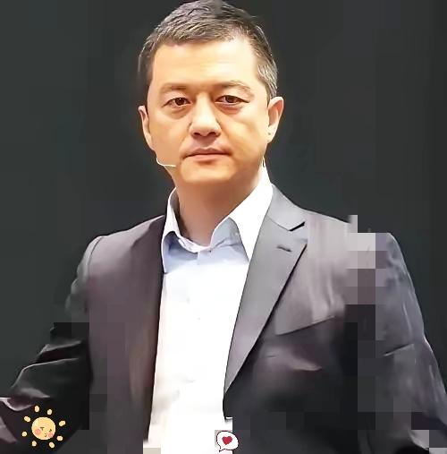 不得不说，李亚鹏从演员到茶主播的转身，从来不是为了赚快钱，而是终于活成了自己想要