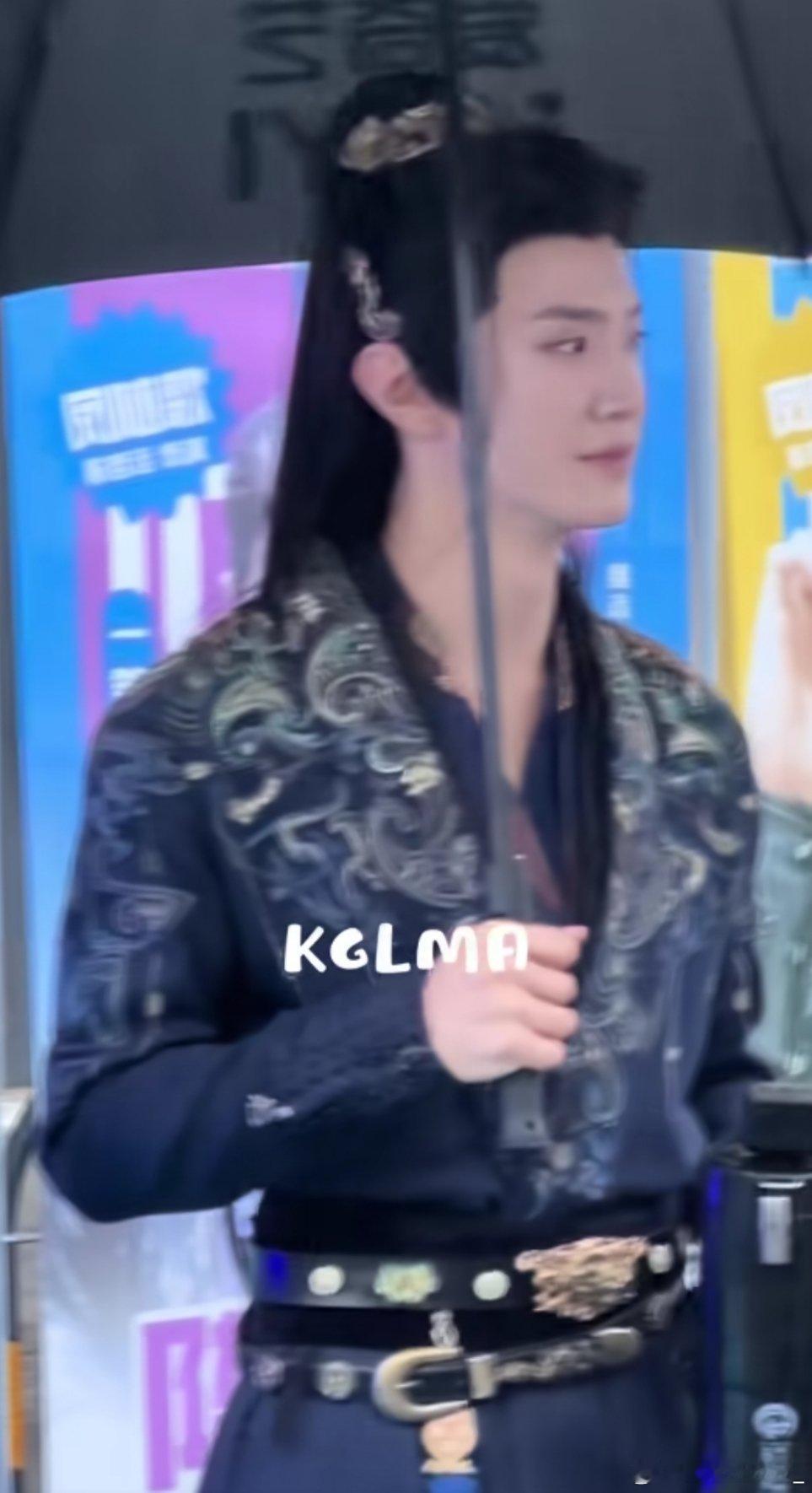 #陈哲远[超话]# 我第一个想到形容他这个图的形容词是娇羞[允悲][允悲]怎么这