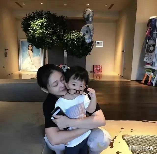 但是熙媛去世了，虽然任何人都比不上亲妈，不过现在看着后妈也还行吧。

不管她是为