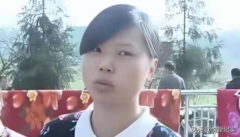 27岁幼师为47岁情人抛家弃子，父母跪求无果反遭嘲讽，拆迁款风波撕开人性最后遮羞