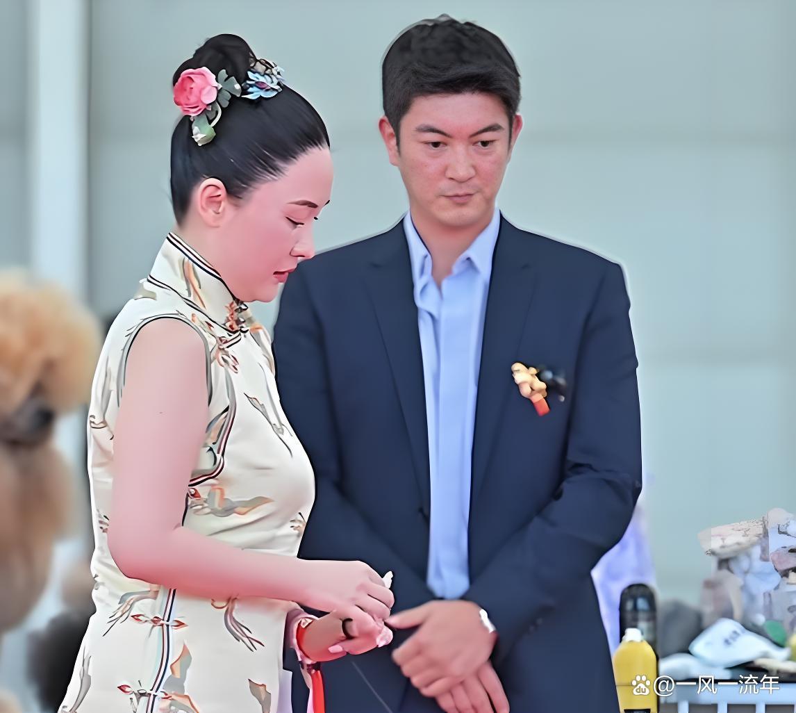 霍思燕拿下赛事冠军满心欢喜，杜江现场表情紧绷拥抱十分敷衍，不少人猜测二人感情状态