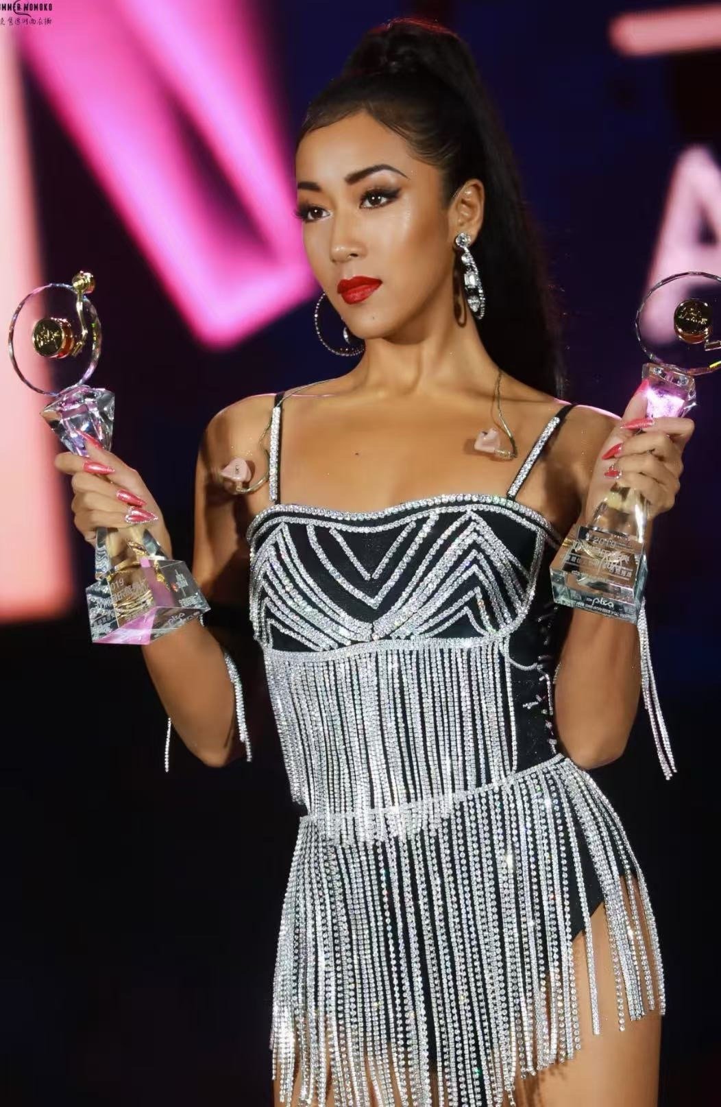 感受到吉克隽逸的生命力了吉克隽逸阳光明媚的生命力 她的生命力真的会传染！舞台上气