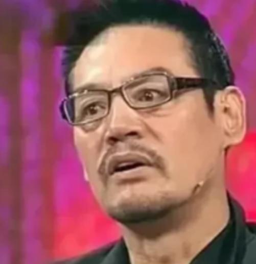 2000年，巍子把儿子送到国外去读书，儿子却花钱如流水，300美金的眼镜，360