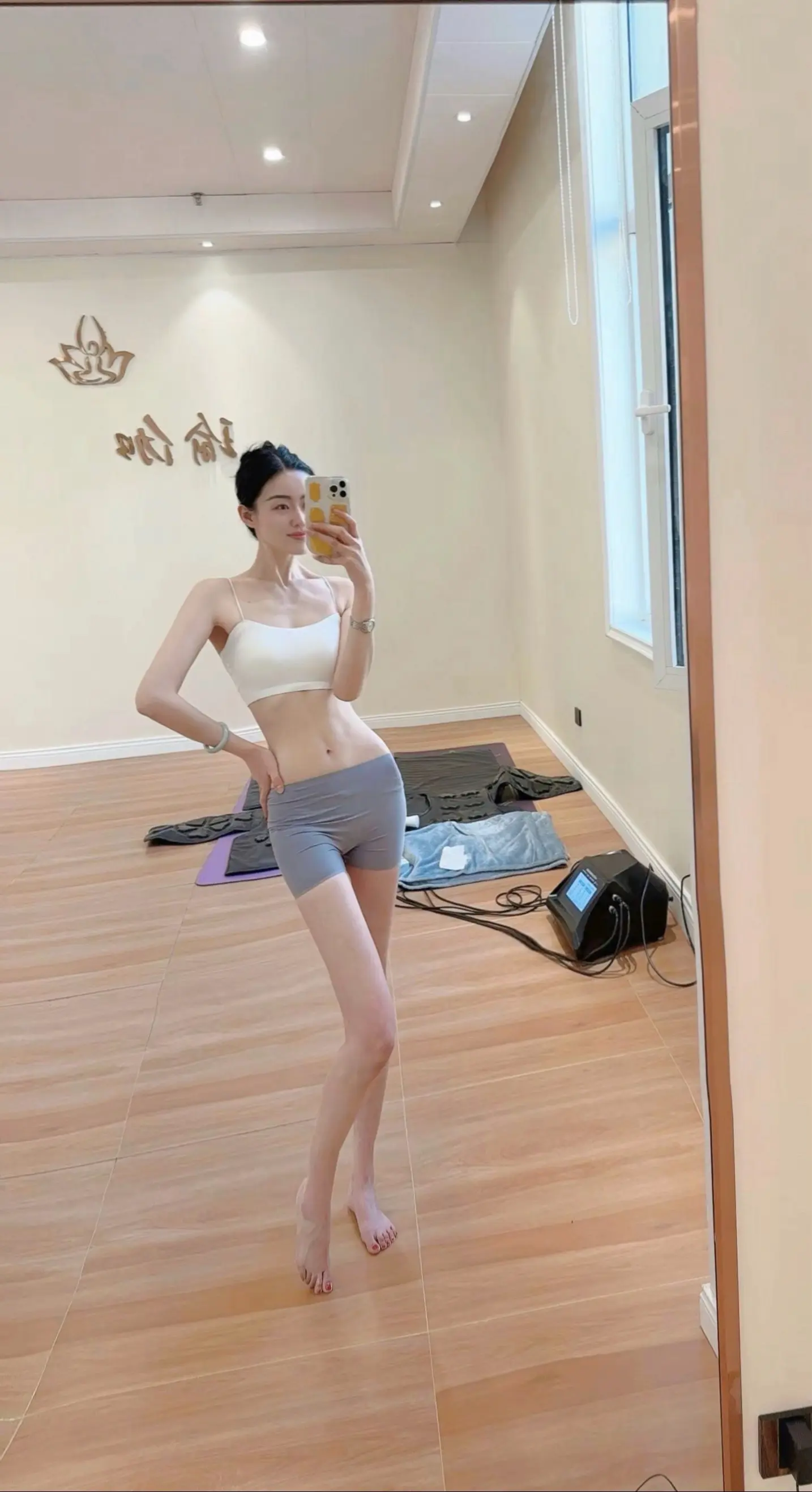 最好的生活状态，体重可控，情绪可控，身材里诠释了自律，言行里透露着修养.