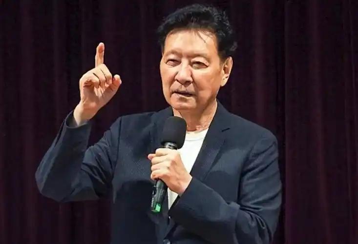 蓝皮绿心的赵多康：国民党党员岂能为“台独”分子搭台
 
国民党党员赵多康两度专访