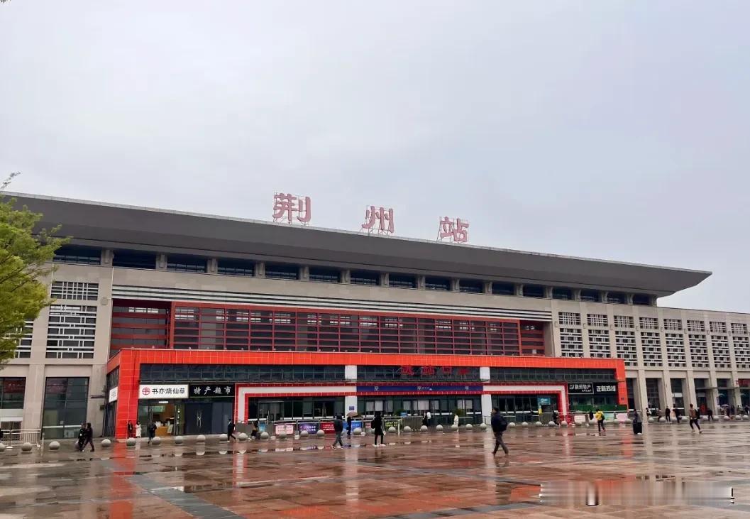 不少人都在关心荆岳高铁什么时候能够落地。看多了才慢慢发觉，整个江汉平原一带的铁路