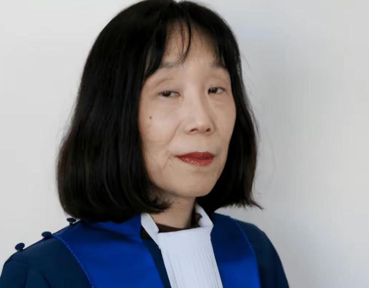 一个日本女法官，名叫赤根智子，今年69岁。2023年，她签署了一份逮捕令——对象