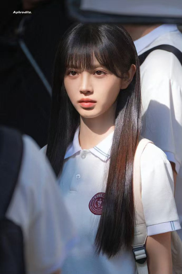 田曦薇怎么一会灵珠一会魔丸的 剧里林知夏往那一坐就是清冷学霸的味儿，安静解题自带
