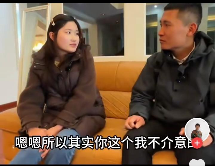 能够娶到这样的女孩，真的可以少奋斗10年！女孩今年24岁，右脚有轻微残疾，平时爸