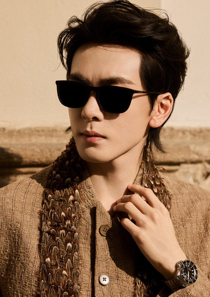 曾舜晞米兰时装周造型出图曾舜晞米兰时装周造型 曾舜晞米兰造型惊艳亮相，简约穿搭衬