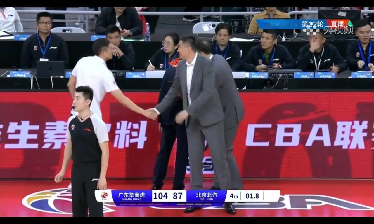 #杜锋带队为什么对弟子很凶?#

杜锋就这样性格，沃特斯说张明池就很典型，暴露宏