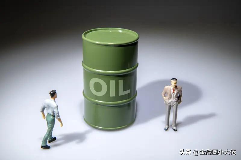 最近金融市场上演"冰火两重天"：一边是原油价格狂飙突进，布伦特原油冲上110美元
