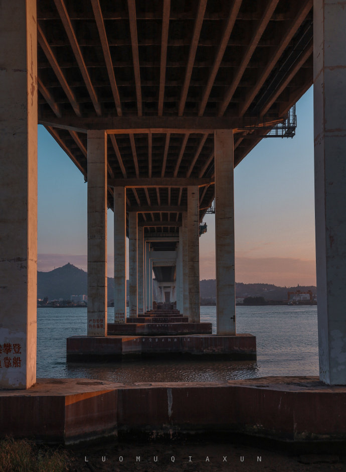 「句子控」王小波，句句有思考，戳破人生真相1.深思熟虑的结果往往就是说不清楚。—