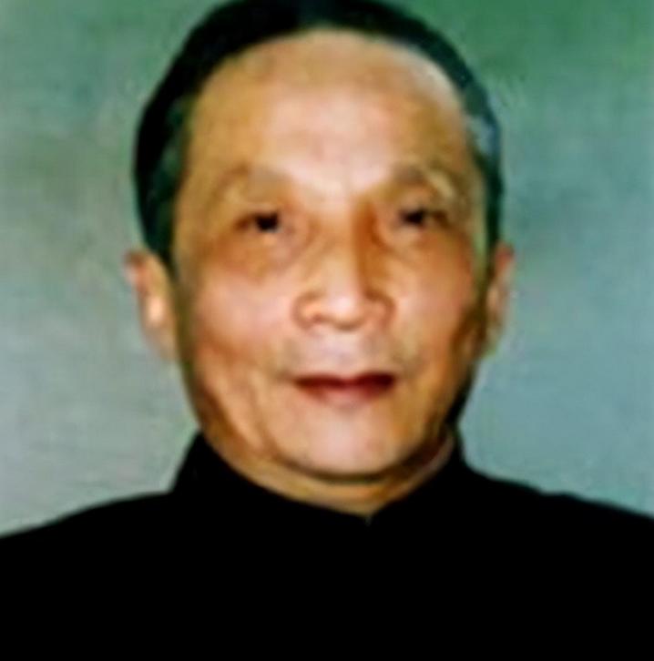 1956年，毛主席接见徐州地委书记时，忽然问他：“四”下面加个“南”是什么字？地