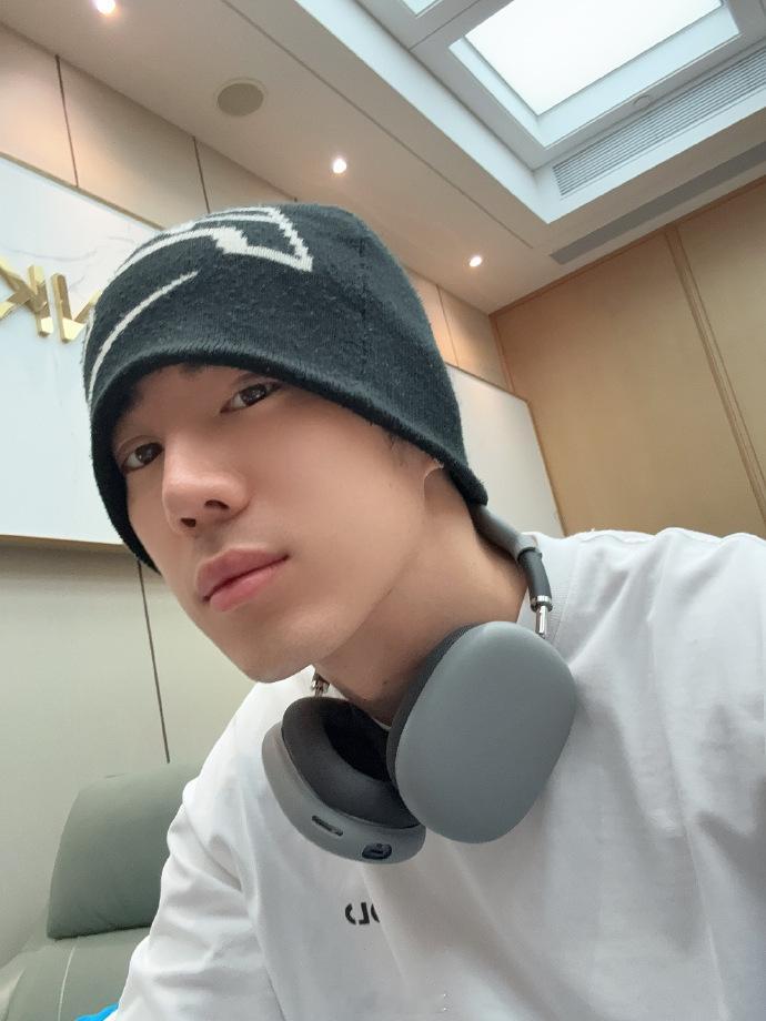 #鹭卓说马上出发重庆##鹭卓大家今天会吃饺子吗# 鹭卓即将踏上重庆的土地，他的火