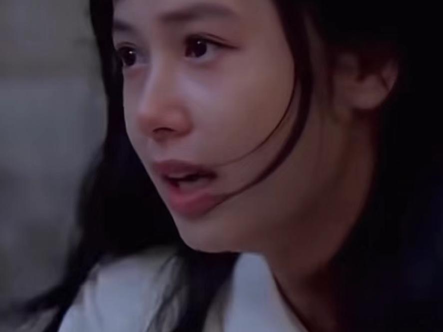 这是雯丽那丫头！！我的天太灵了眼睛湿漉漉的 五官清纯 眼神里带着戏年轻时的蒋雯丽