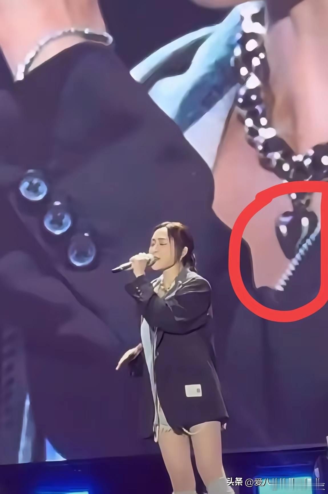 范范这是把装有大s骨灰的黑色之心戴出来了吗？有点哽咽的唱了一首《可不可以不勇敢》