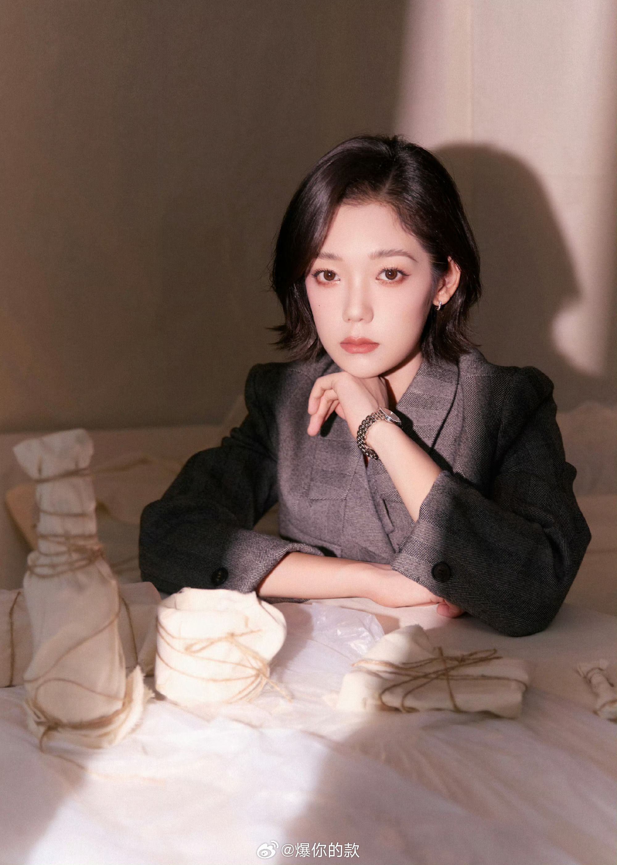 希林娜依高人鱼歌姬具象化了听希林娜依高新歌，像戴上了顶级降噪耳机潜入深海。那种空