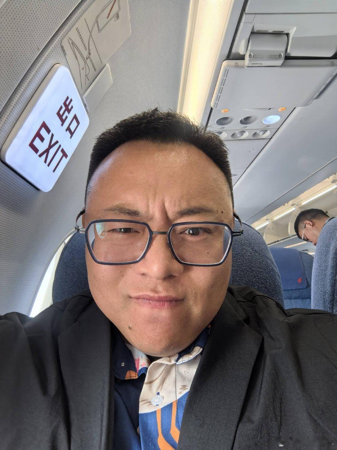 昨天跑完步今天那个酸爽嗯今天去兰州 找马编吃点牛肉烤肉拉面补补 