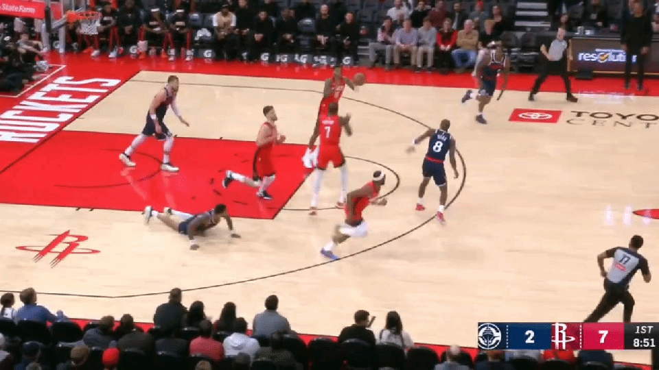 天赋拉满！阿门这速度快船真追不上！
在今天NBA常规赛火箭对阵快船的第一节比赛中