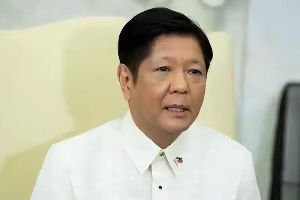 亲姐骂他“疯狂而邪恶”，官宣三年不通电话，菲律宾总统马科斯众叛亲离之际，81岁的