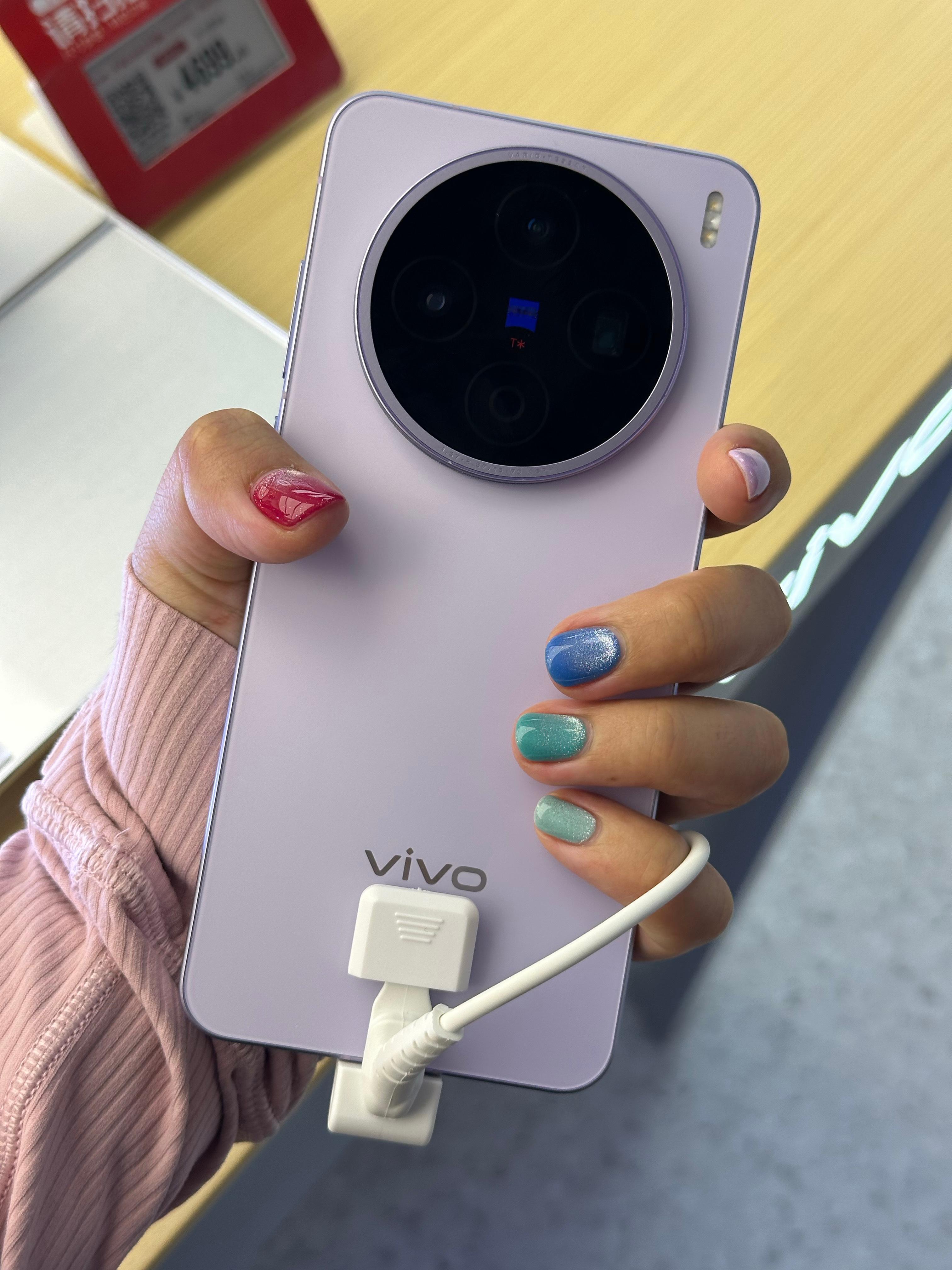 vivo紫和OPPO紫这个没法选都好看[嘻嘻] ​​​