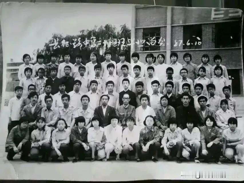 我的教师生涯之（二十七）。

佳节师生再聚首（2）。

我们师生二人聊得更多的是