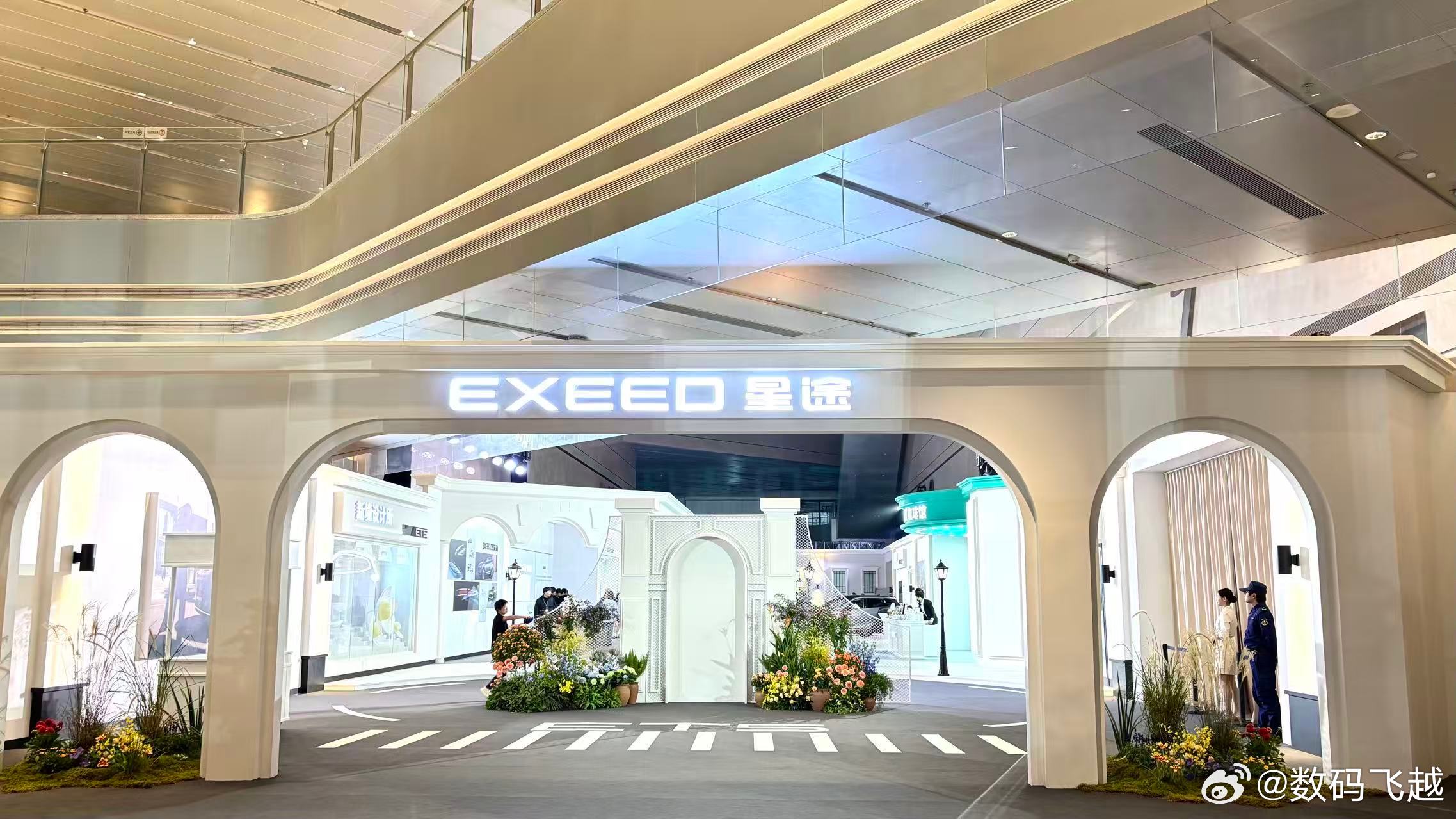 今晚还有星途ET5上市发布会，现场氛围还是非常不错的，一会记得围观！ 