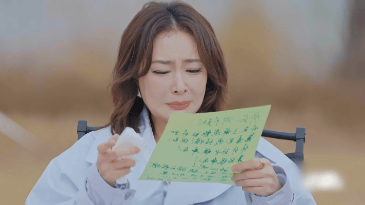 高叶回忆外公离世崩溃大哭周五晚高疯 突然就明白，为什么高叶能把大嫂演得那么好。她