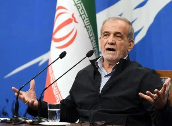 伊朗问题只有靠武解决，因为伊朗民选政府无法左右革命卫队，革命卫队不可能投降，因为