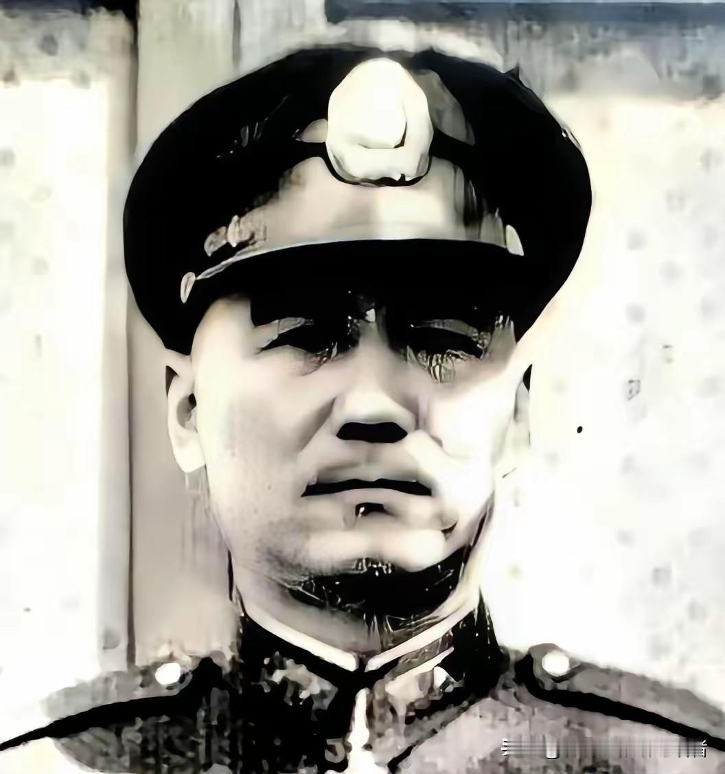 1949年12月24日深夜，成都城被解放军包围，第30军军部的会议室里，军长鲁崇