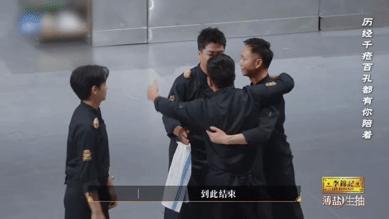此刻想当厨师的心情达到了顶峰百厨大战大厨在百厨大战秀出精湛手艺，从备料到出锅一气
