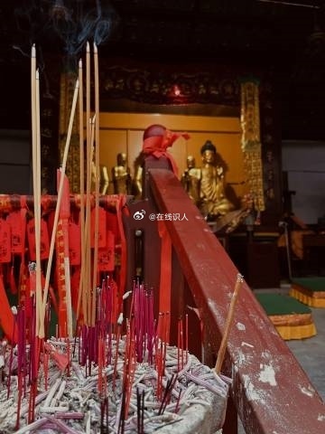 没挣到大钱不代表失败，没出人头地也不叫虚度。能吃下热饭，能睡个好觉，身边有几个说