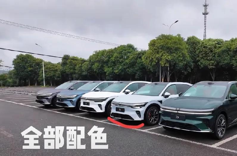 焕新版极氪7X杀疯了！22.98万起带900V+激光雷达，这3个亮点直接碾压同级