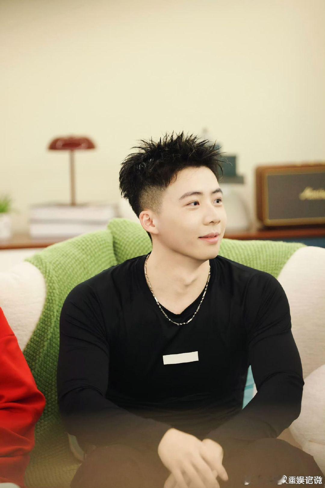 女DJ上恋综约会变battle 心动双重奏 别人约会聊浪漫，KK孟嘉烨约会开启拷