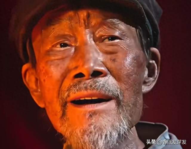 说不了话的李雪健，在长征晚会上，给内娱众星狠狠上了一课