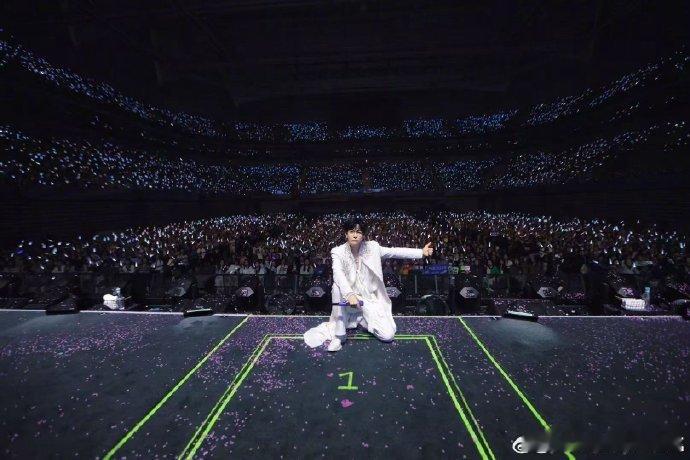 胡夏北京站抢票 不得了，胡夏北京站抢票这么疯狂，他的 Live 实力太强大了。​