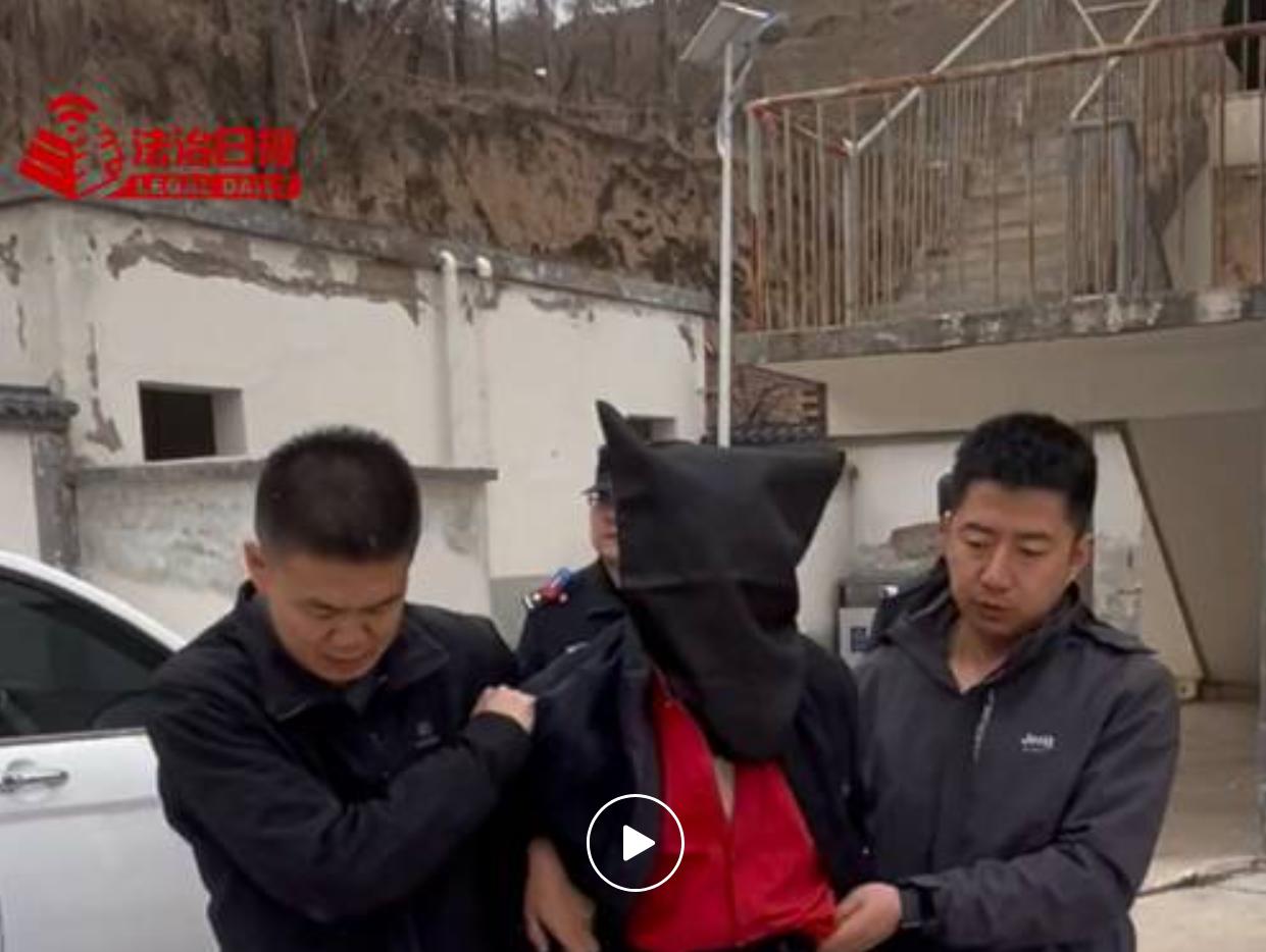 一桩搁置二十二年的杀人积案，在刑侦技术迭代之下迎来关键性突破，当年留在案发现场、