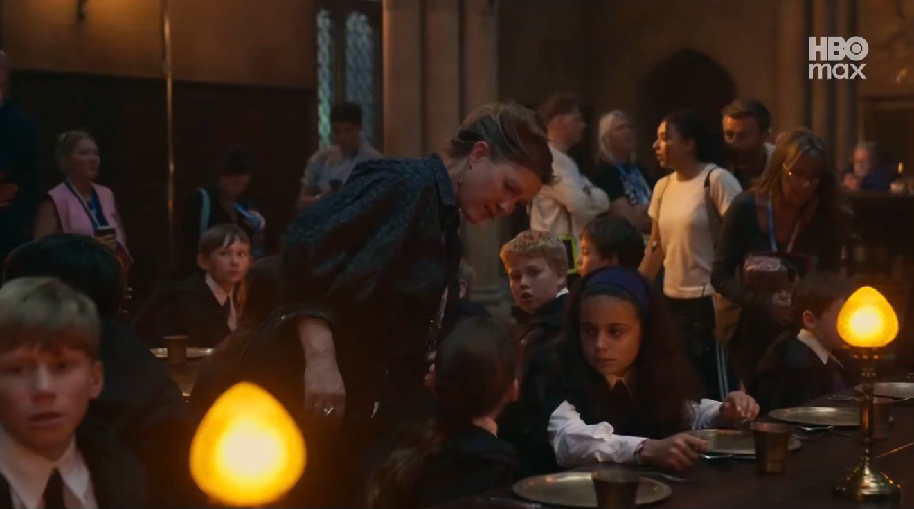 一大波剧版《哈利·波特与魔法石》幕后照，霍格沃茨城堡内部细节、学生们的校服细节、