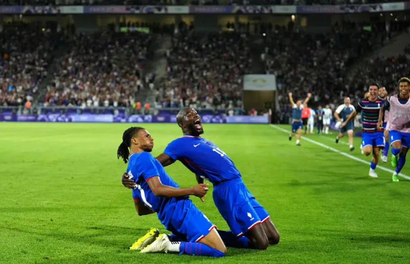 ⚽️巴黎奥运会男子足球半决赛对阵出炉：
非洲足球表现出色，两支球队打入决赛，半决