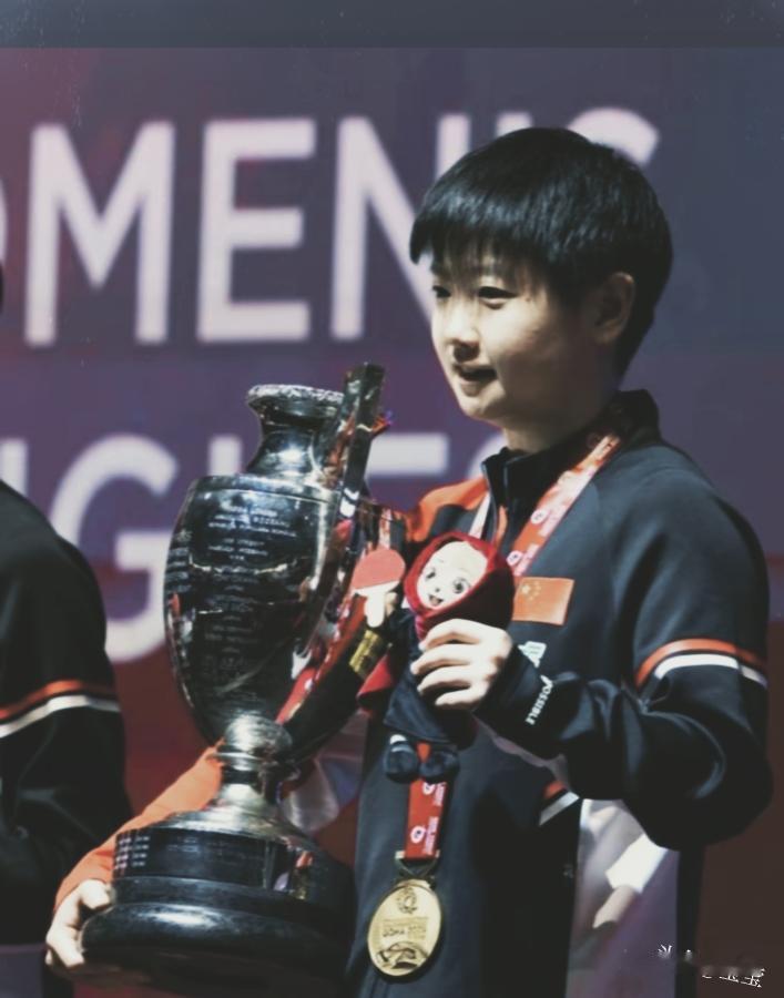 莎莎治疗时的痛呼声，太戳心了。
赛前就不舒服，大头拦下采访护着她。
怕疼的小姑娘